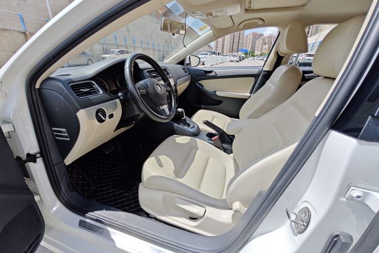 Used Volkswagen Sagitar 2014 1.4TSI Automatic Luxury Model
