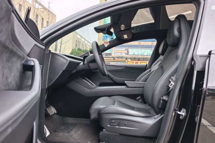 Used Tesla Model Y L 2025 Model Long-Range All-Wheel-Drive Version
