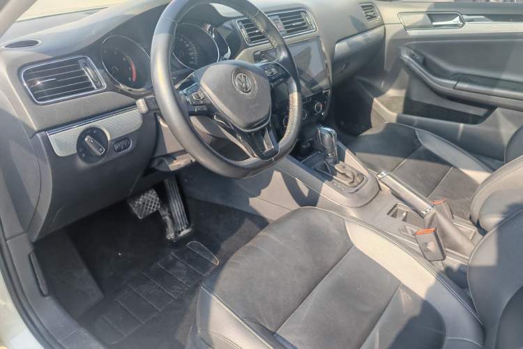 Used Volkswagen Sagitar 2017 230TSI Automatic Comfort Version