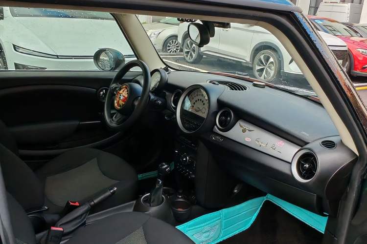 Used  MINI 2011 1.6L ONE
