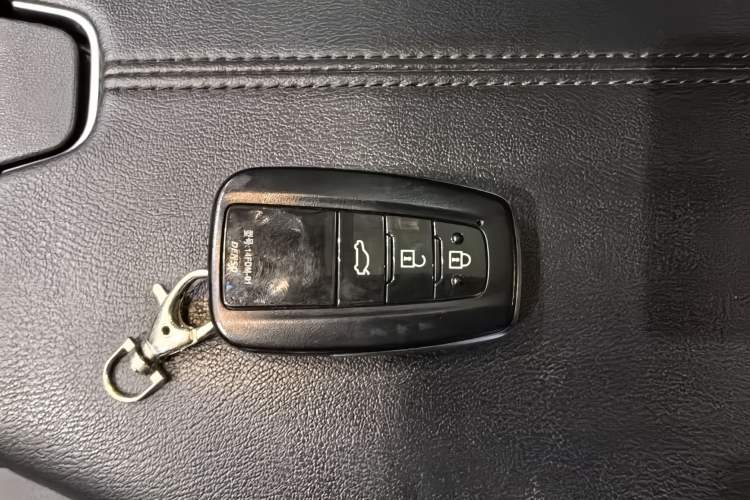 Used Toyota Avalon 2019 Dual-Engine 2.5L Luxury Edition China VI Standard
