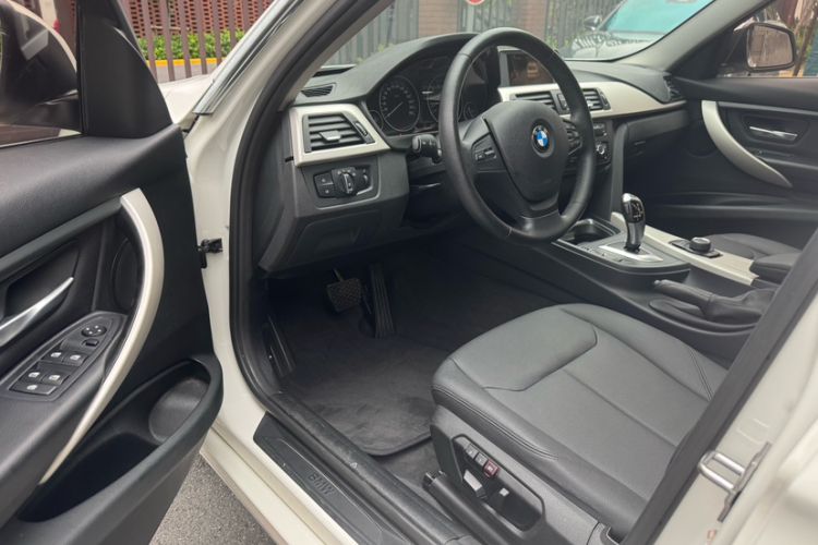 Used BMW 3 Series 2015 316Li Fashion Model
