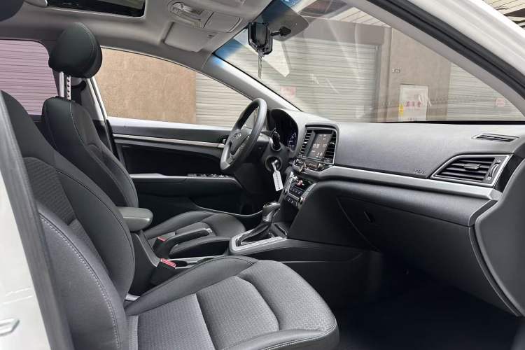 Used Hyundai Elantra 2016 1.6L Automatic ZhiXuan – Elite Version
