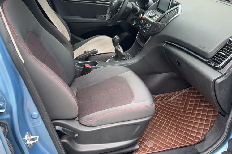 Used Dongfeng Aeolus AX5 2017 1.4T Manual Qushang Model
