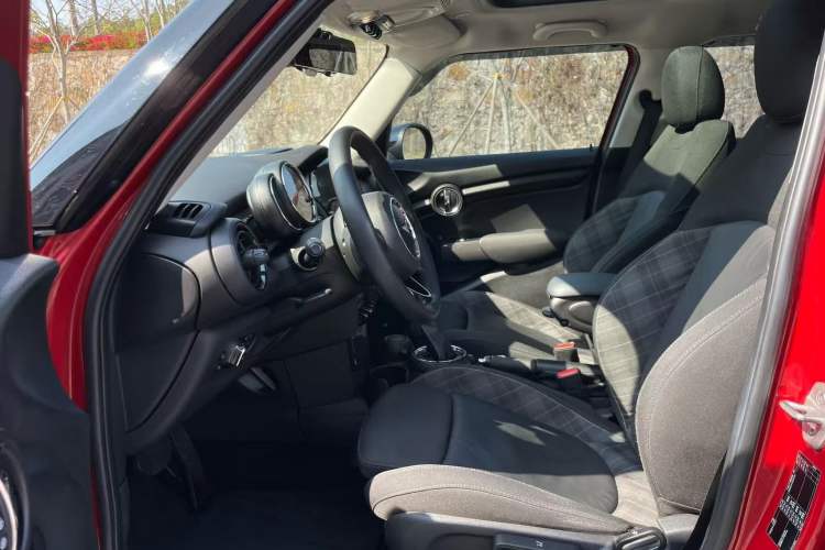 Used  MINI 2015 1.5T COOPER Fun Five-Door Edition
