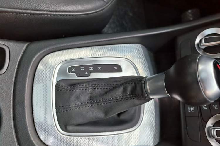 Used Audi Q3 2016 30 TFSI Collector's Edition Comfort Model
