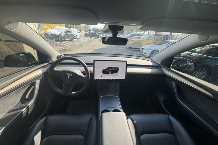 Used Tesla Model Y 2022 Long-Range All-Wheel-Drive Version