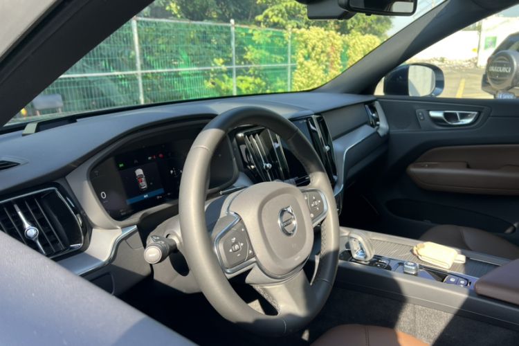 Used Volvo XC60 2023 B5 4x4 Smart Luxury Edition
