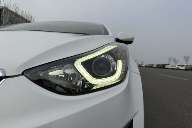 Used Hyundai Elantra (5th Generation / Langdong) 2016 1.6L Automatic Smart Version