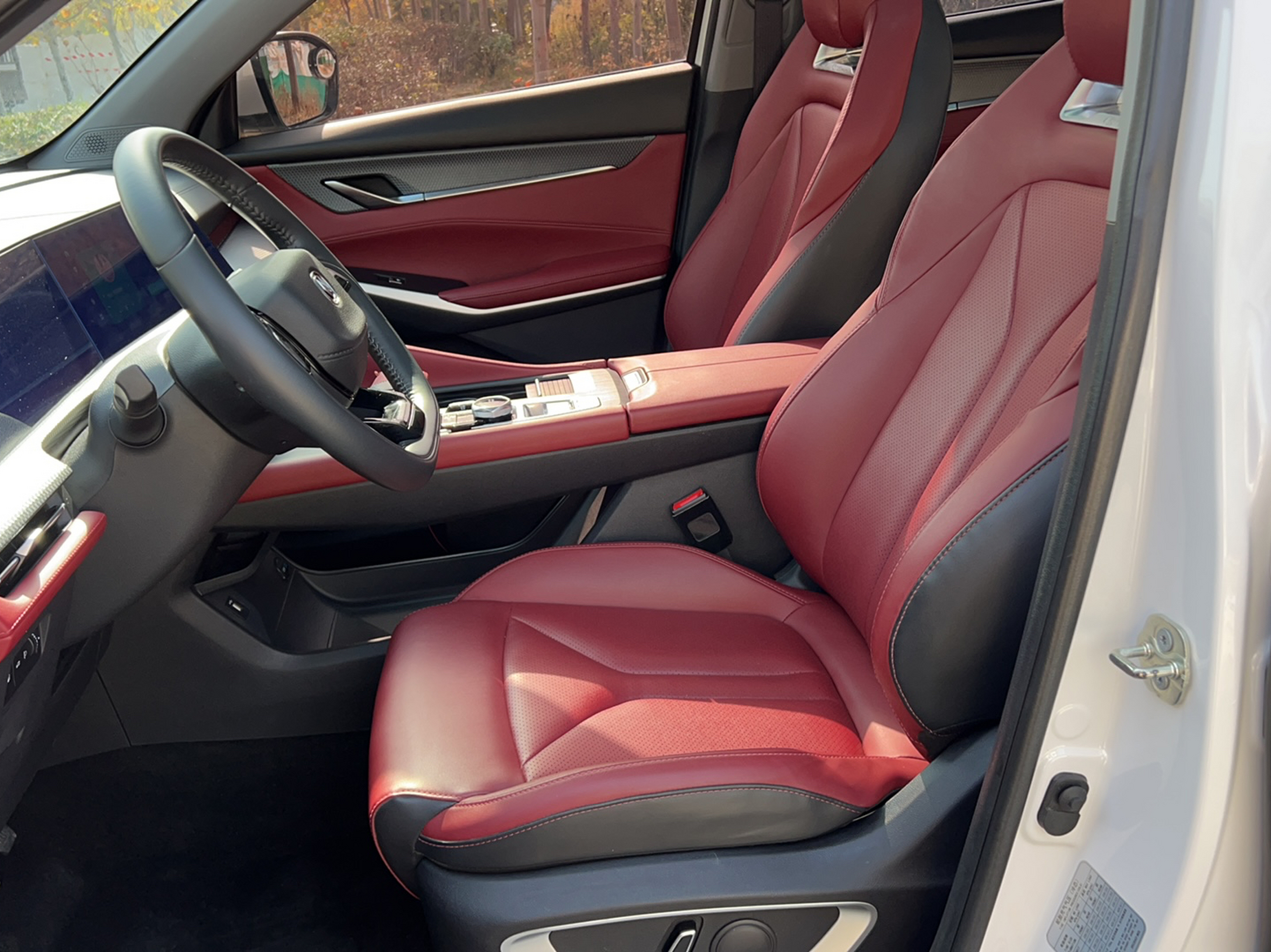 المقاعد الأمامية داخل السيارة