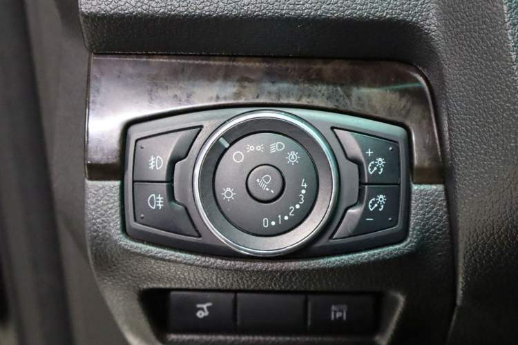 Used Ford Explorer 2013 3.5L Deluxe Model
