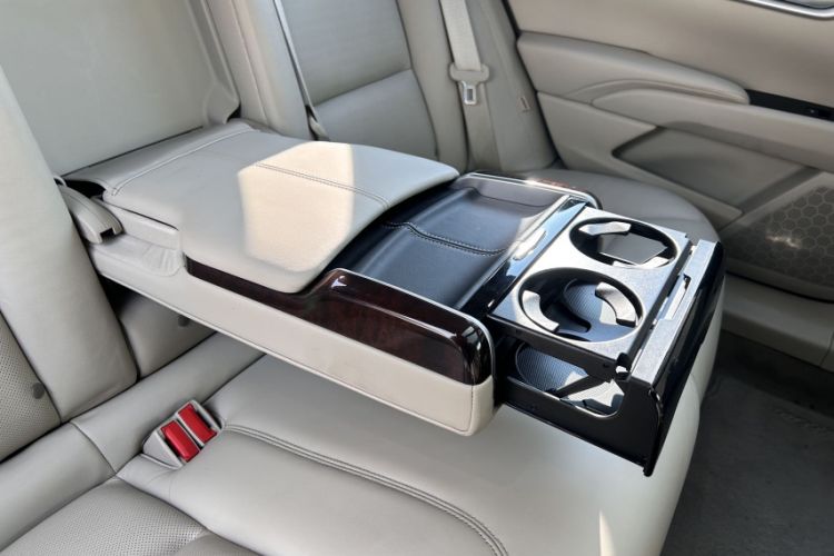 Used Cadillac XTS 2014 28T Comfort Version
