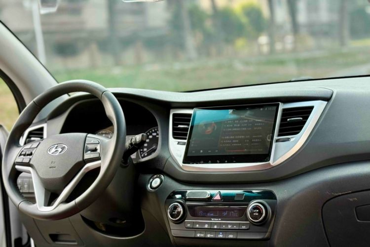 Used Hyundai Tucson 2015 1.6T Dual-Clutch Two-Wheel-Drive Leading Model
