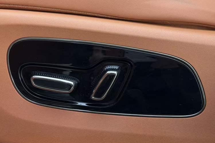 Used AION V 2024 Aion Tyrannosaurus 650 Smart Premium Edition