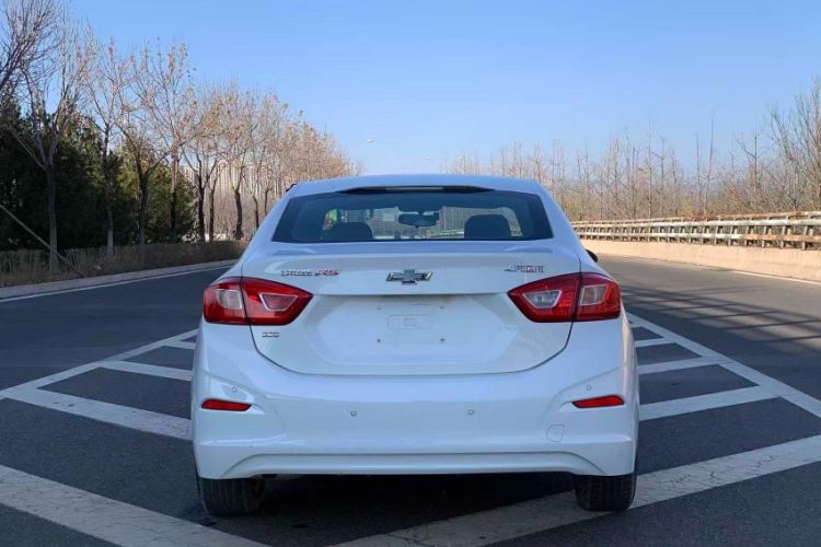 Used Chevrolet Cruze 2018 320 Automatic Pioneer Sunroof Edition
