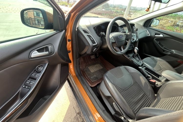 Used Ford Focus 2015 Hatchback 1.6L Automatic Fashion Edition
