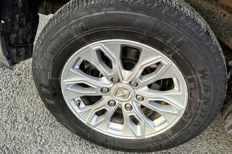 Used JMC Yusheng S350 2016 2.0T Automatic Two-Wheel Drive Gasoline Luxury Edition 5 Seats
