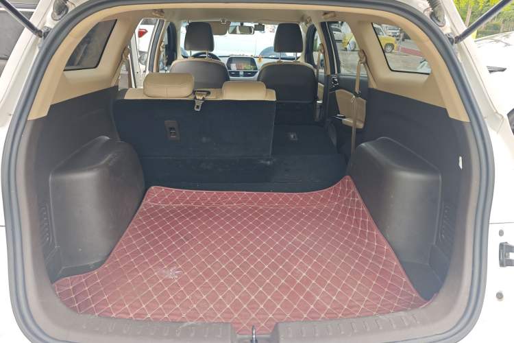 Used Baojun 310W 2017 1.5L Manual Fashion Model China V