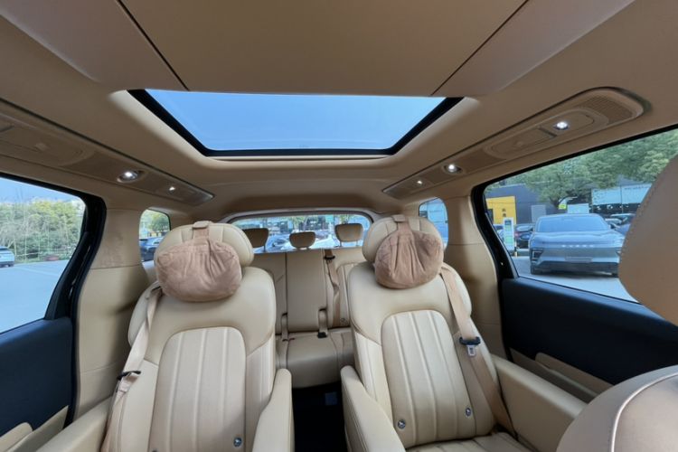 Used VOYAH Dream 2025 PHEV Four-Wheel Drive Prestige Kunpeng Edition
