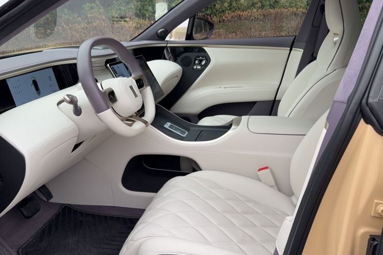 Used  11 2024 630 Rear-Wheel Drive Edition with Three Lasers