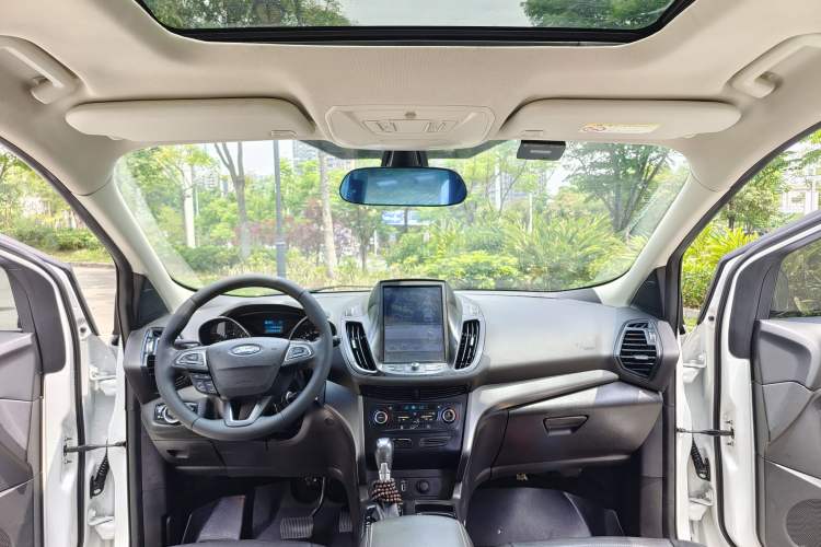 Used Ford Kuga 2017 EcoBoost 180 Two-Wheel-Drive Platinum Edition
