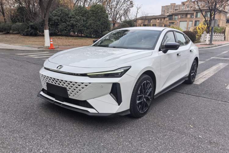 Used Changan UNI-V iDD 2024 Blue Whale Smart Electric iDD 136km ZhiKu Model