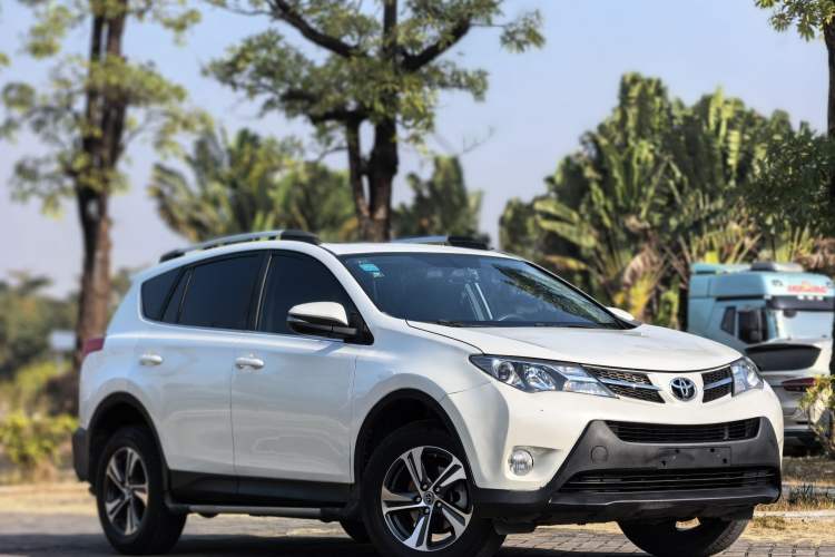 Used Toyota RAV4 2015 2.0L CVT Two-Wheel Drive Fashion Edition
