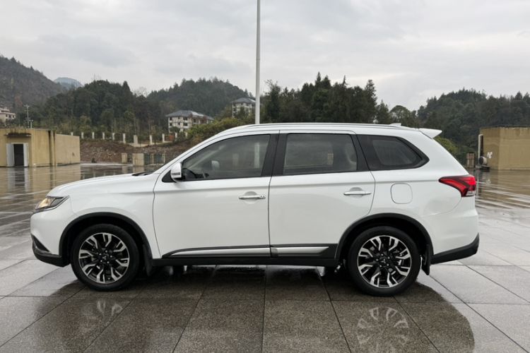 Used Mitsubishi Outlander 2019 2.0L Two-Wheel Drive Comfort Edition 5 Seats China V Standard