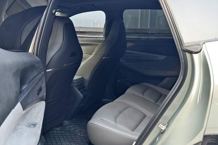 Used Lynk & Co 08 EM-P 2023 220km All-Wheel-Drive Performance Halo
