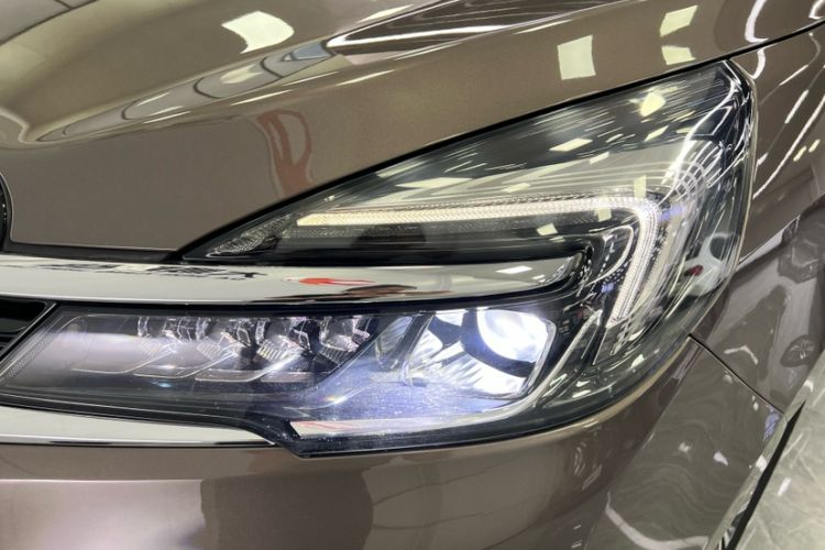 Used Buick GL8 2021 Land Cruiser Executive Class 652T Luxury Model
