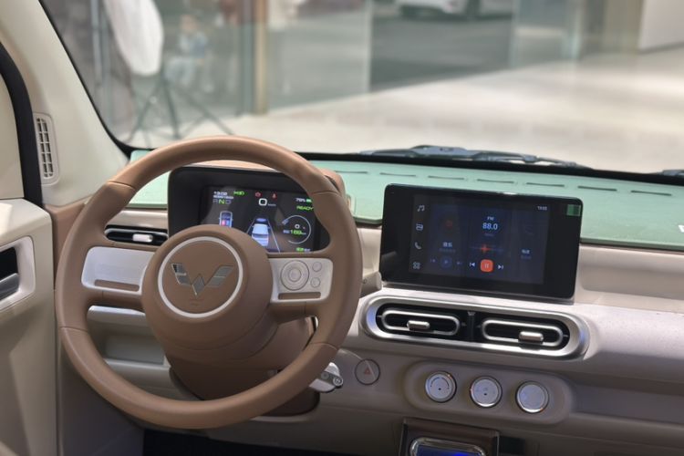 Used Wuling Hongguang MINIEV 2024 3rd Generation 215km Advanced Version