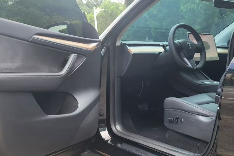 Used Tesla Model Y 2022 Rear-Wheel-Drive Version
