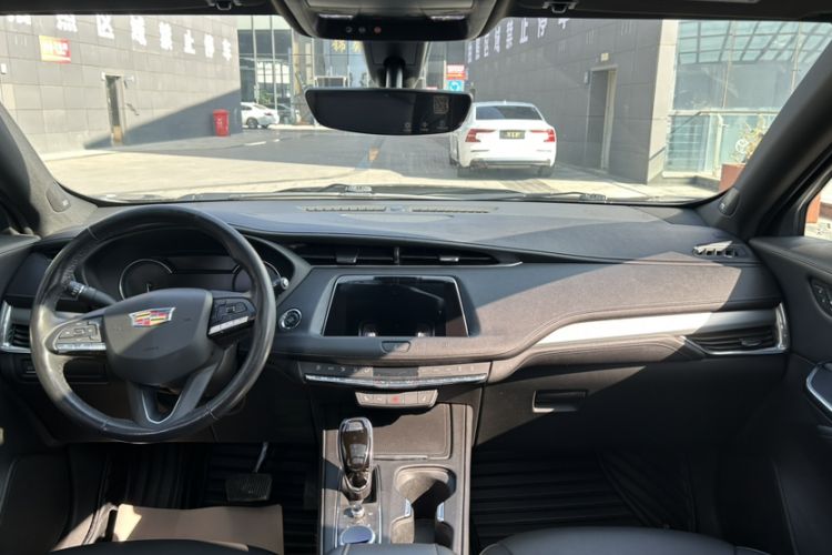 Used Cadillac XT4 2020 28T Two-Wheel-Drive Leading Version
