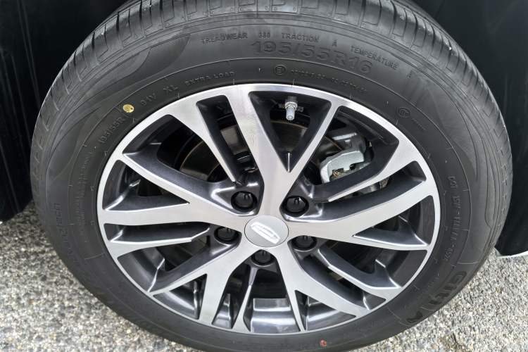 Used Geely Auto Emgrand 2025 4th Generation 1.5L CVT Longteng Edition
