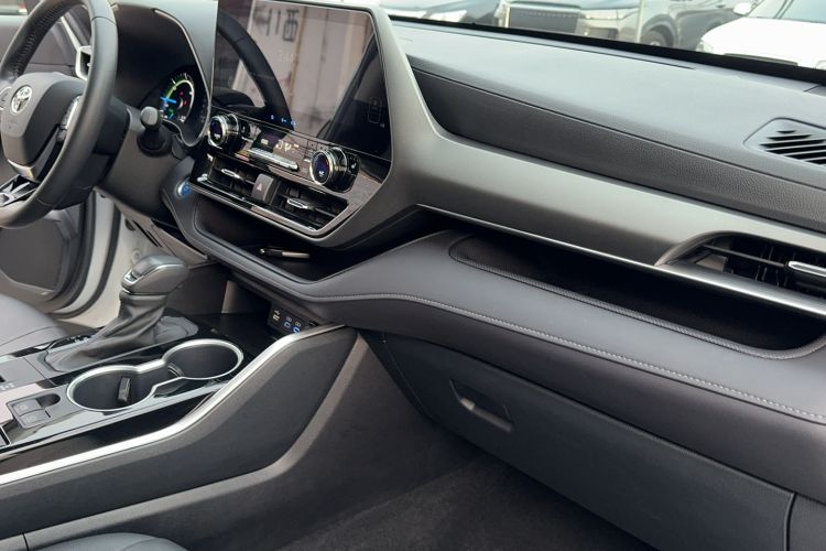 Used Toyota Highlander 2022 Dual-Engine 2.5L Four-Wheel Drive Prestige Version 7 Seats