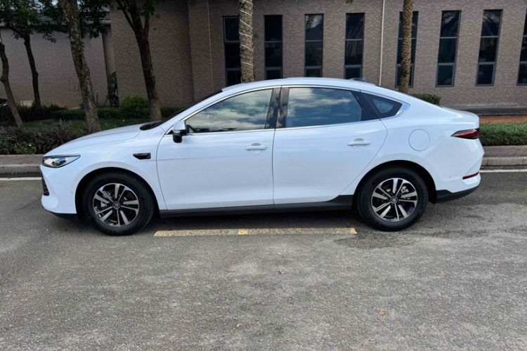 Used BYD Qin PLUS 2025 DM-i Smart Drive 55KM Beyond Model
