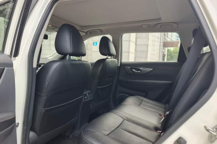 Used Nissan X-Trail 2016 2.5L CVT Sport Edition 4WD
