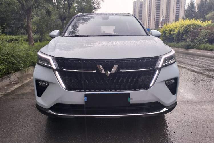 Used Wuling Asta 2022 2.0L DHT Electric-Speed Version

