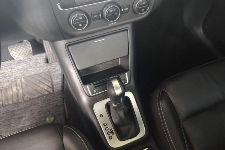 Used Volkswagen Tiguan 2017 300TSI Automatic Two-Wheel Drive Silk Road Comfort Edition
