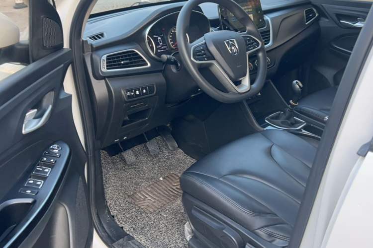 Used Baojun 730 2019 1.5T Manual Fashion Model 7-seater China VI
