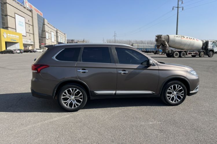 Used Mitsubishi Outlander 2018 2.4L 4x4 Elite Edition 5 Seats
