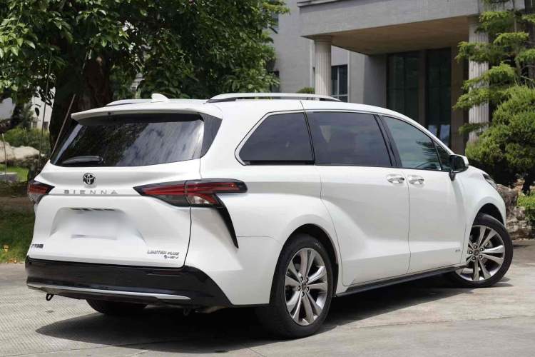 Used Toyota Sienna 2024 2.5L Hybrid Ultimate Edition
