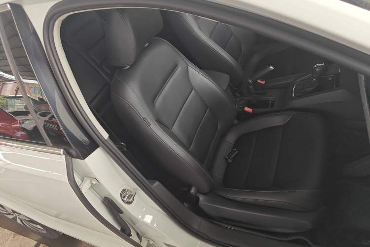 Used Volkswagen Sagitar 2017 230TSI Automatic Comfort Version
