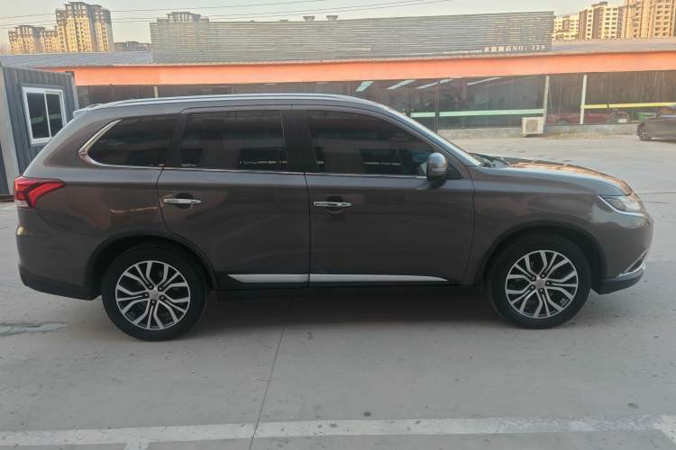 Used Mitsubishi Outlander 2016 2.4L 4x4 Elite Edition 5 Seats
