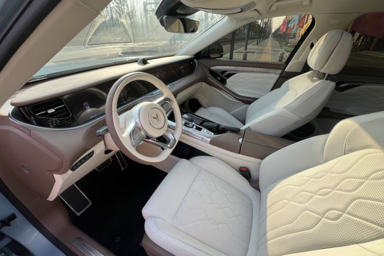 Used VOYAH FREE 2021 Four-Wheel Drive Standard All-Electric Exclusive Luxury Package
