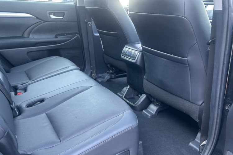 Used Toyota Highlander 2018 2.0T Four-Wheel Drive Luxury Version 7 Seats China VI Standard
