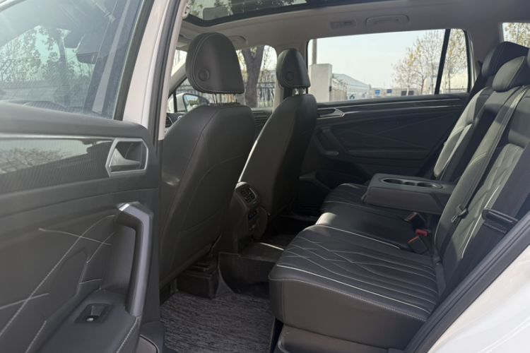 Used Volkswagen Tiguan L 2023 330TSI Automatic Two-Wheel Drive R-Line Enjoyment Edition
