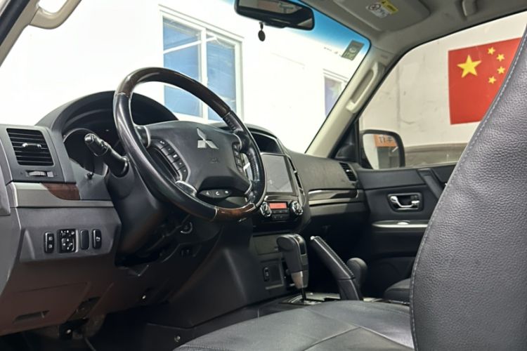 Used Mitsubishi Pajero 2018 V87 3.8L 3-Door GLS U.S.-Spec Model