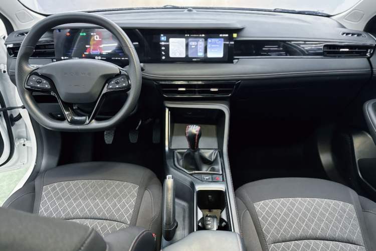 Used Roewe i5 2023 1.5L Manual Comfort Edition
