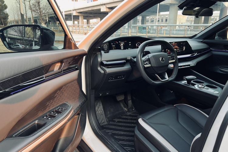 Used Changan UNI-V 2023 1.5T Prestige Model
